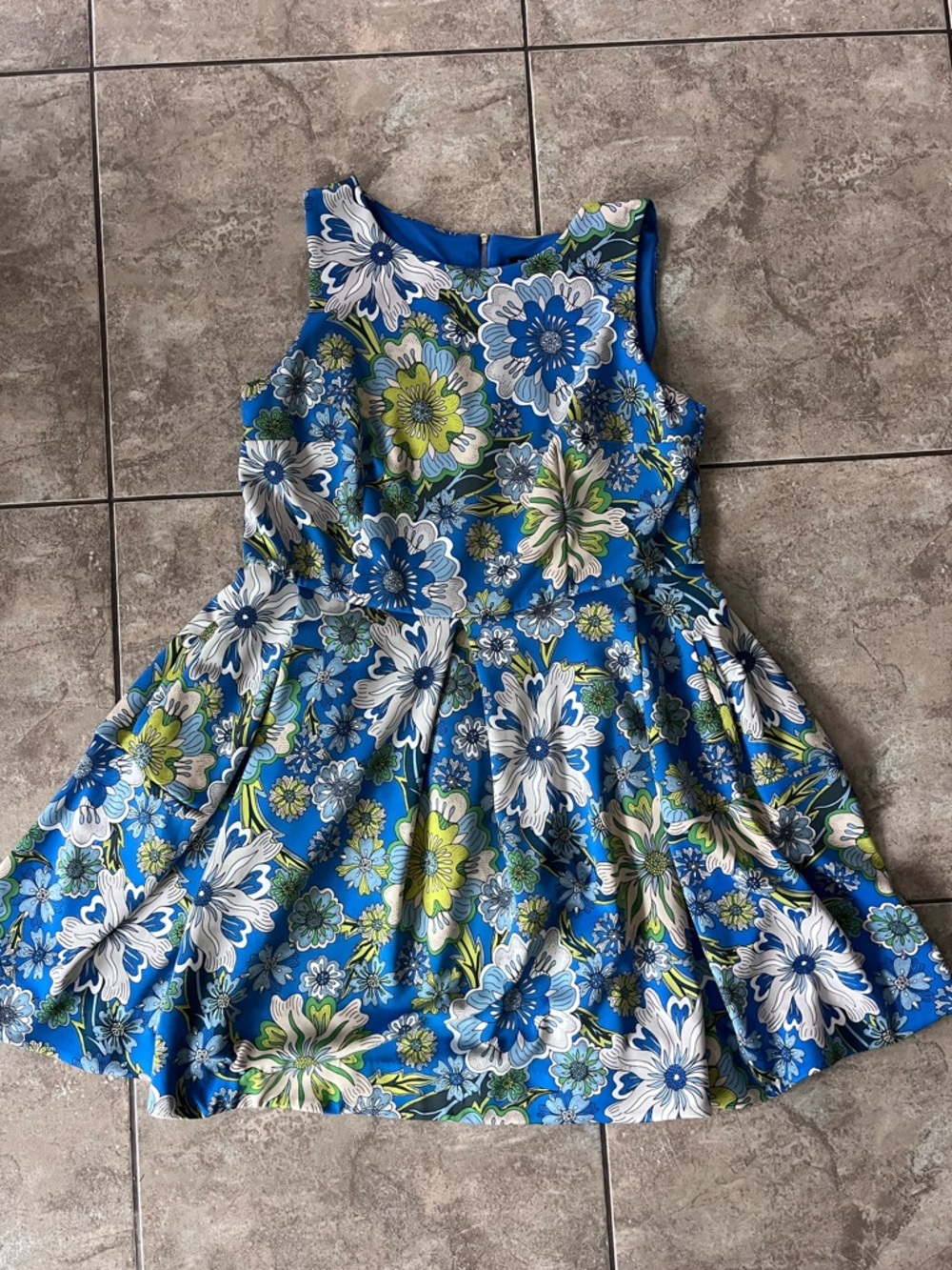 Floral zip up dress by Roz & Ali - size 16 - perfect condition